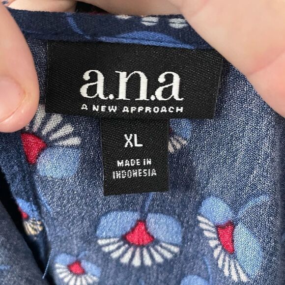 Ana Navy Floral Blouse - Picture 2 of 3